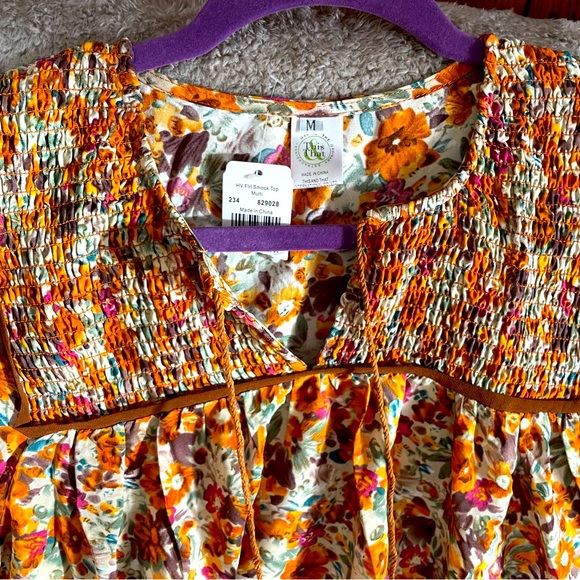 NWT This & That medium Floral Smock Top Blouse - Picture 4 of 7